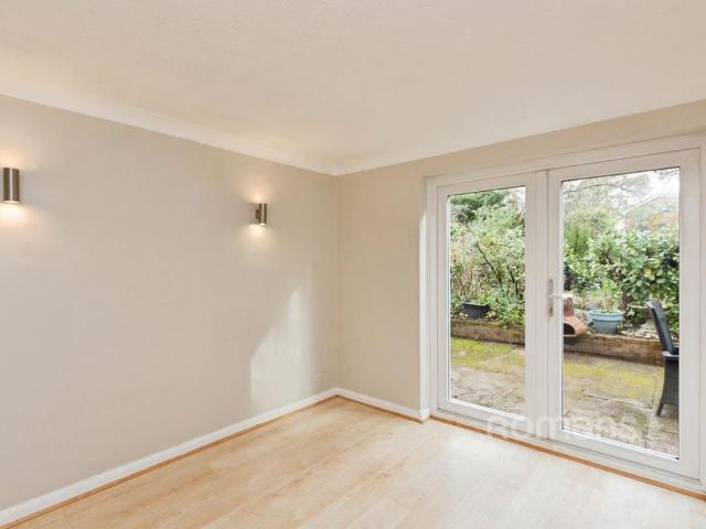 House for rent in Heatherside, Surrey Heath
