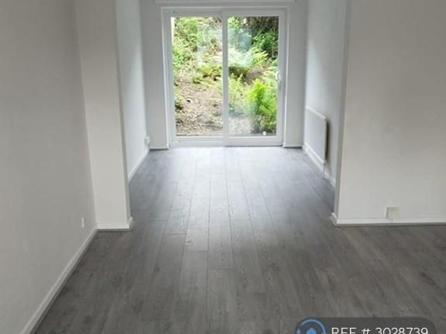 House for rent in Charlesworth, East Midlands