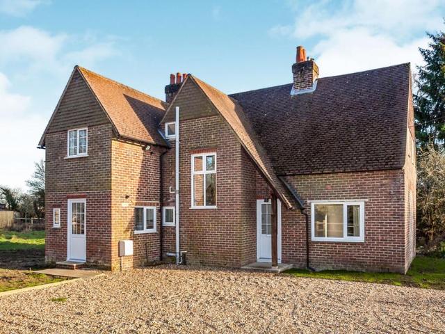 House for rent in Nutfield, Hillview