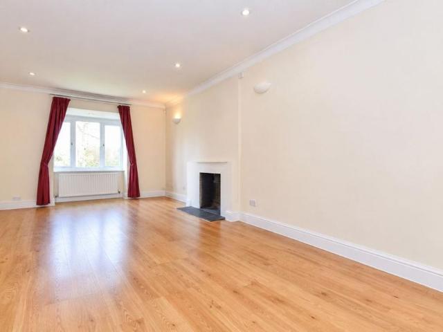 House for rent in Pachesham Park, Surrey
