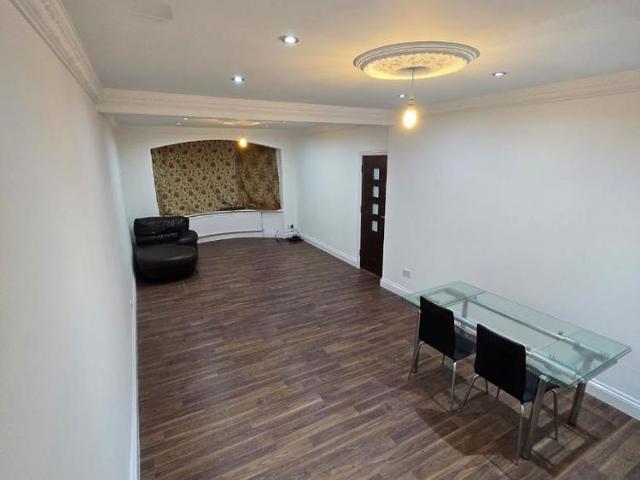 House for rent in Seven Kings, Greater London