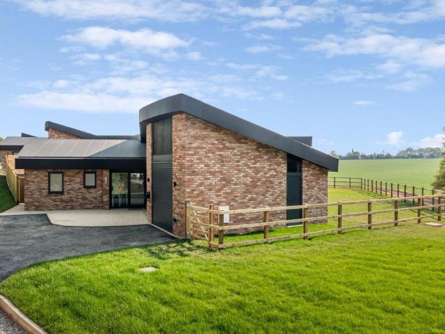 House for rent in Pouchen End, Hertfordshire