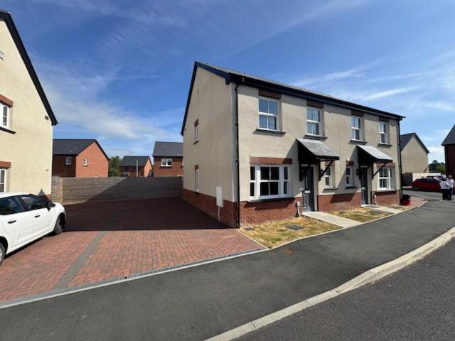 House for rent in Llanddewi, Wales