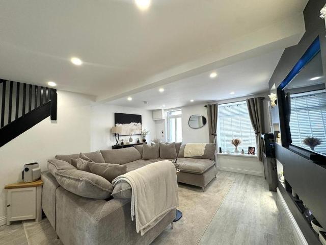 House for rent in Cymmer, Wales