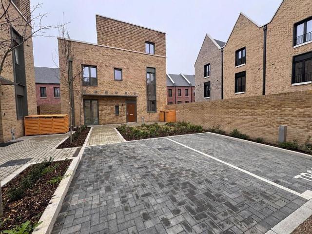 House for rent in Charlton Riverside, Greater London