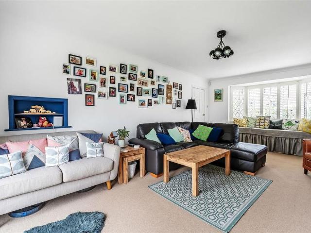 House for rent in Pachesham Park, Surrey