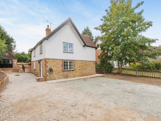 House for rent in Godden Green, The Butts