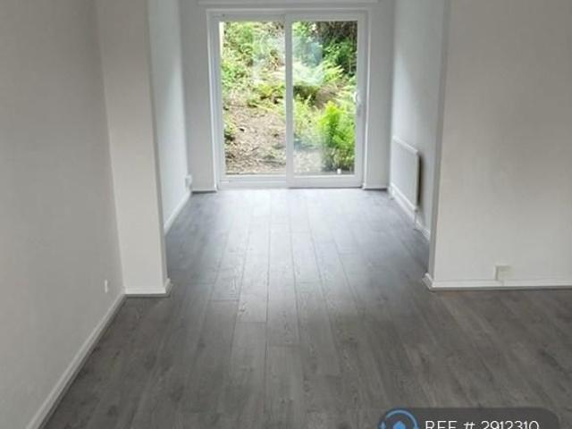 House for rent in Charlesworth, East Midlands