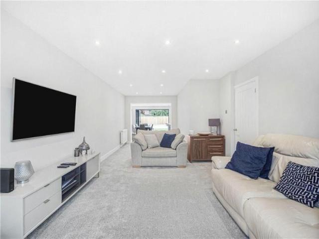 House for rent in Chattern Hill, Lower Halliford