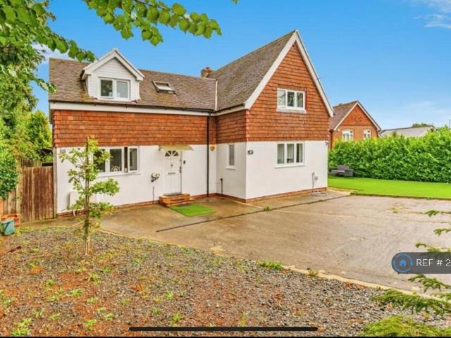 House for rent in Woodhatch, Red Hill