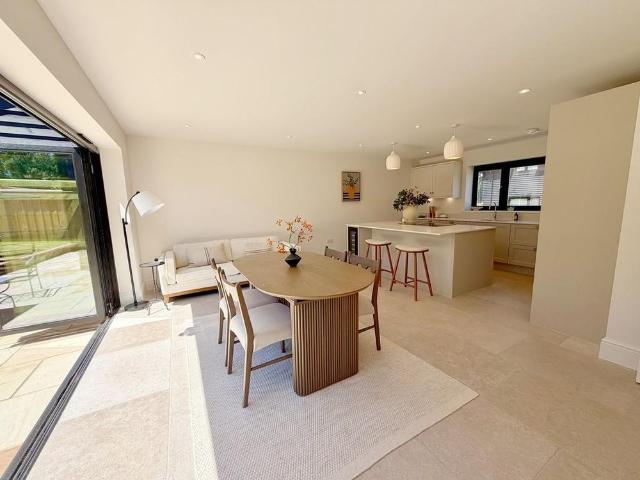 House for rent in Littlecote, West Sussex