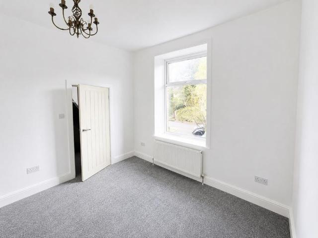House for rent in Linthwaite Clough, Kirklees