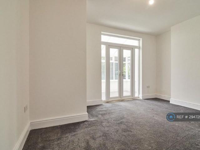 House for rent in Calderstones