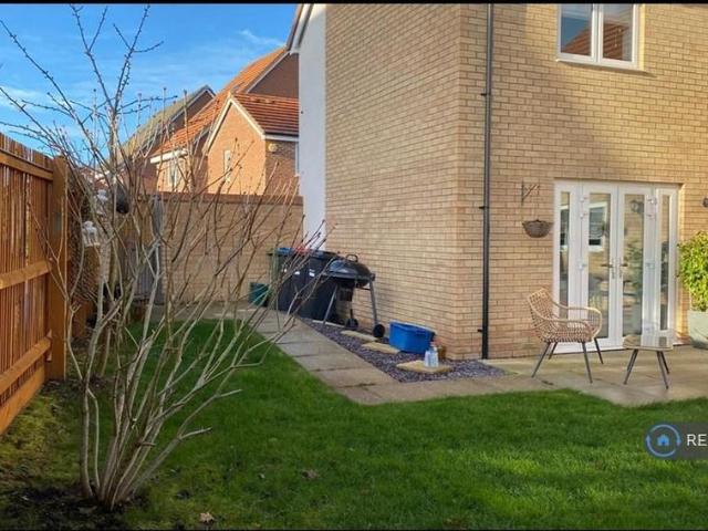 Room for rent in Whitehouse, Milton Keynes