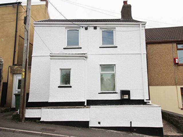 Apartment for rent in Tonyrefail, Coedely