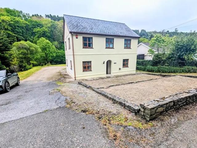 Apartment for rent in Cynwyl Elfed, Cwmduad