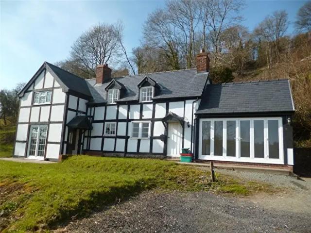 Apartment for rent in Berriew, Fron