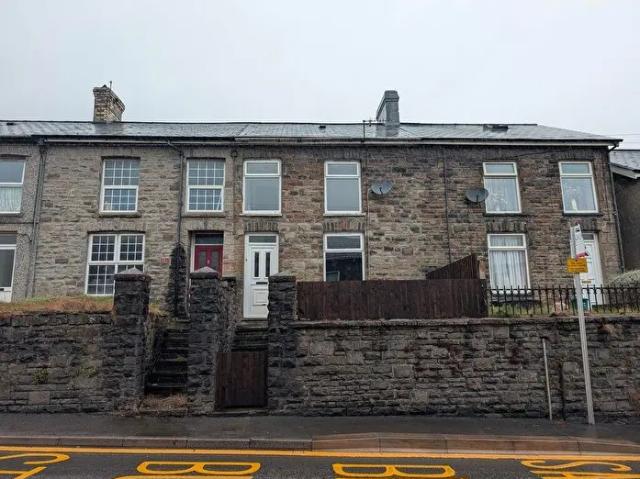 Apartment for rent in Cymmer, Wales
