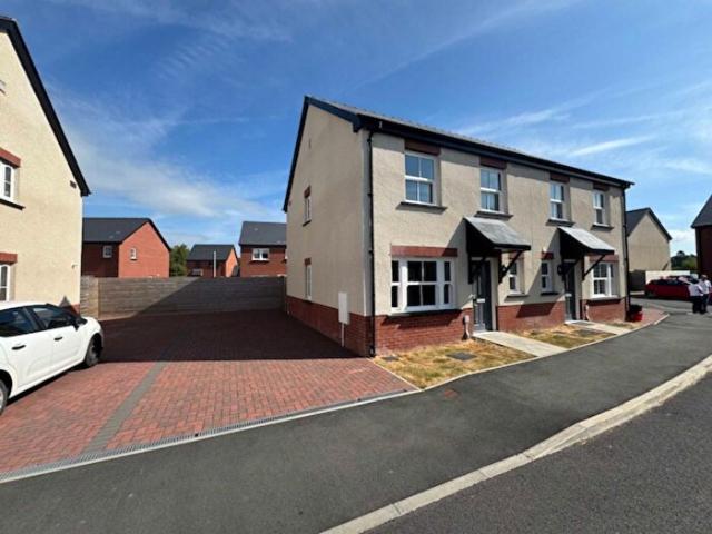 Apartment for rent in Llanddewi, Wales