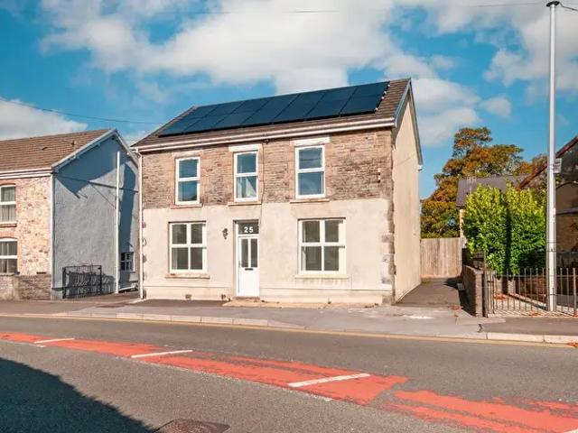 Apartment for rent in Cwarter Bach, Cefn-bryn-brain