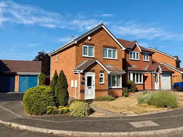 Apartment for rent in Whetstone, Pinfold