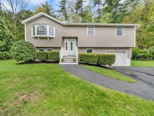 House for sale in Dracut, Massachusetts