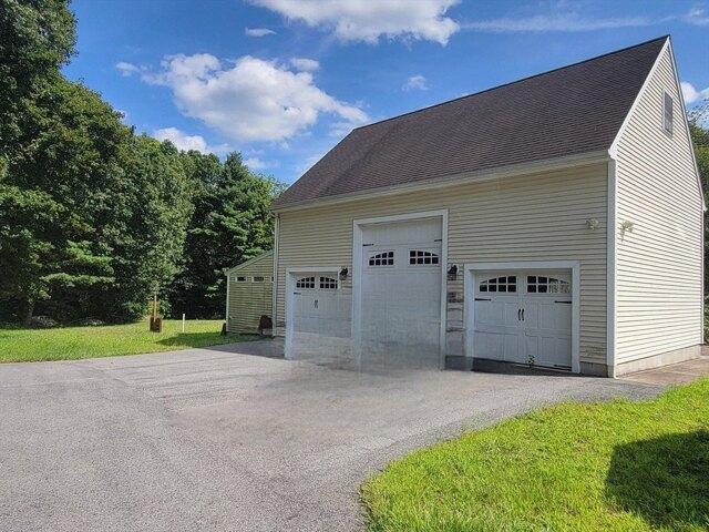 House for sale in Dracut, Massachusetts