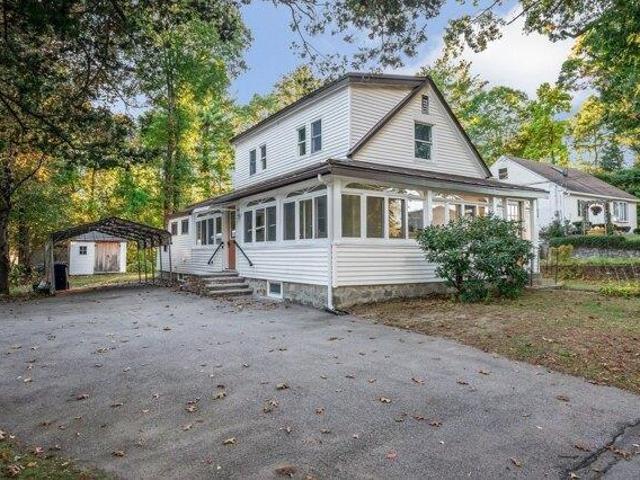 House for sale in Dracut, Middlesex County