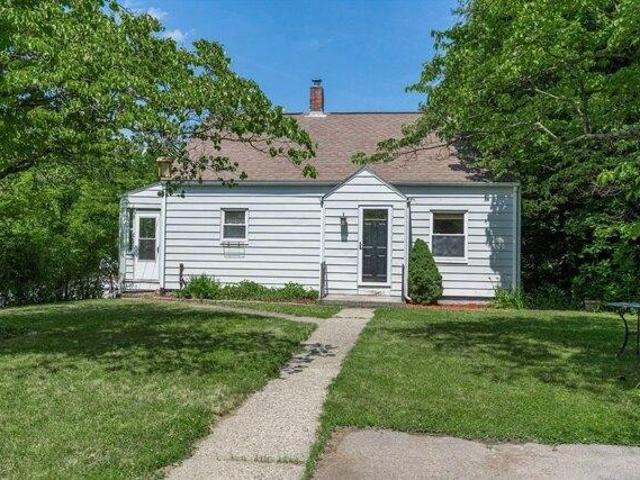 House for sale in Dudley, Massachusetts