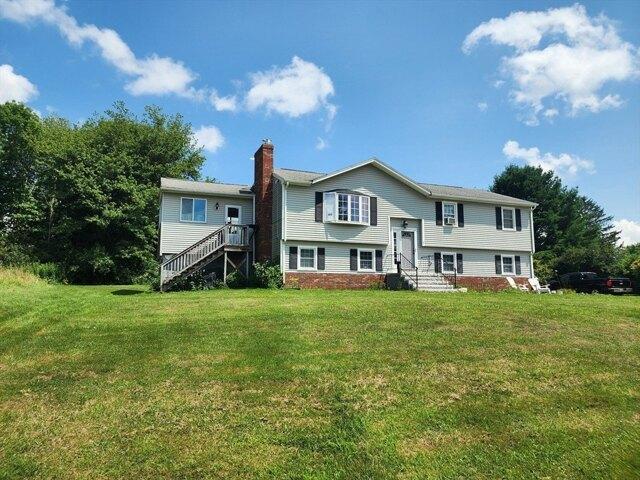 House for sale in Dudley, Massachusetts