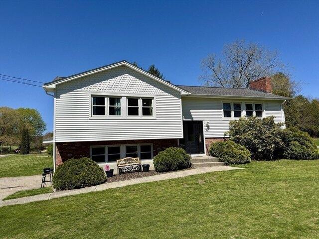 House for sale in Dudley, Massachusetts