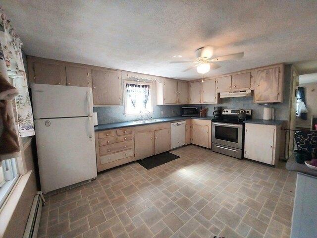 House for sale in Dudley, Massachusetts