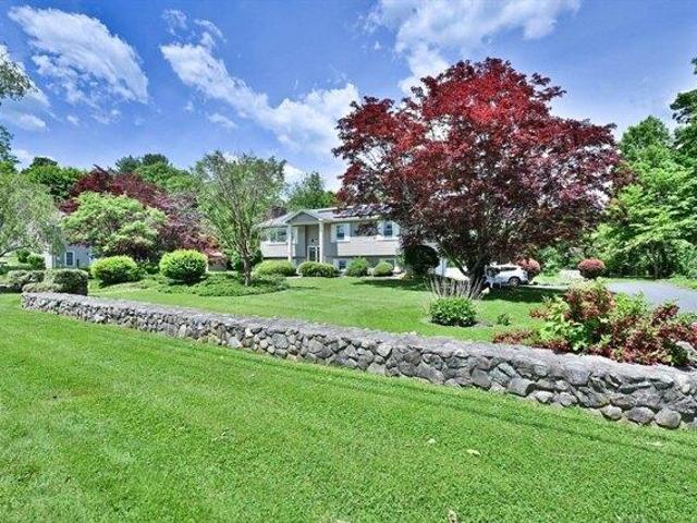 House for sale in Dudley, Massachusetts
