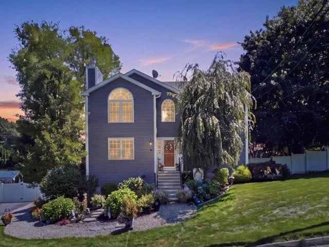 House for sale in Dudley, Massachusetts