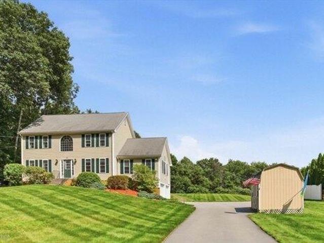 House for sale in Dudley, Massachusetts