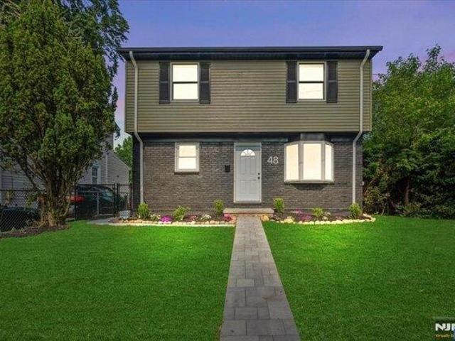 House for sale in Dumont