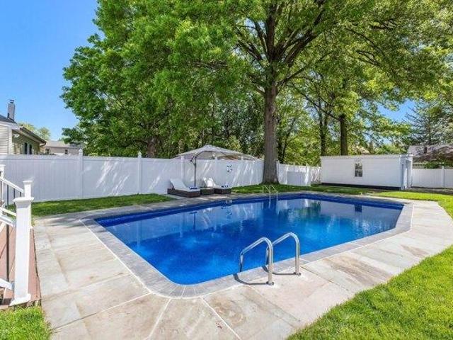House for sale in Dumont
