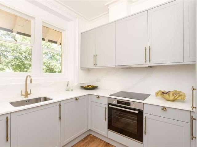 Apartment for sale in Merstham, Merstham
