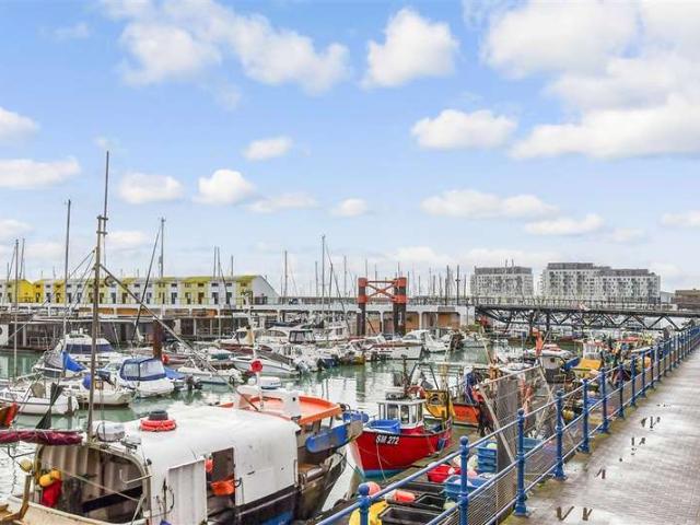 Apartment for sale in Roedean