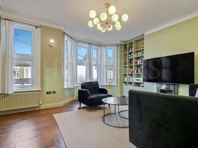 Apartment for sale in Harlesden, Greater London