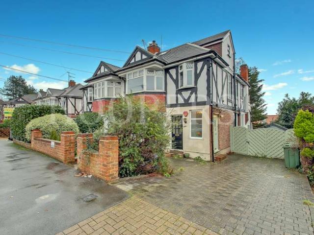 Apartment for sale in Dollis Hill, Greater London