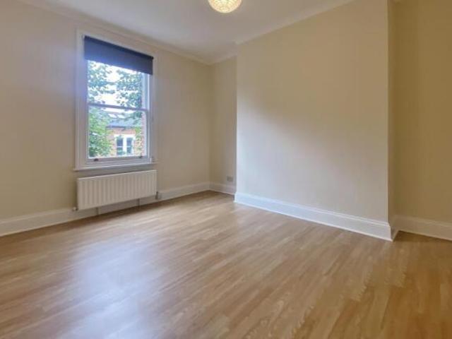 Apartment for rent in Brook Green, Greater London