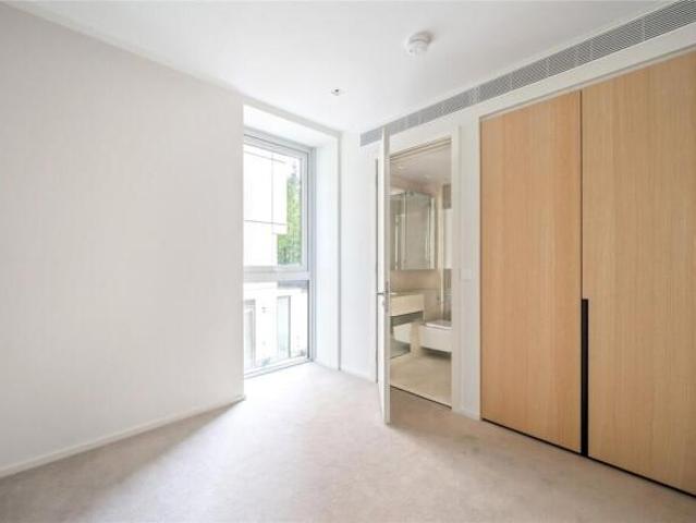 Apartment for rent in West Kensington, Greater London