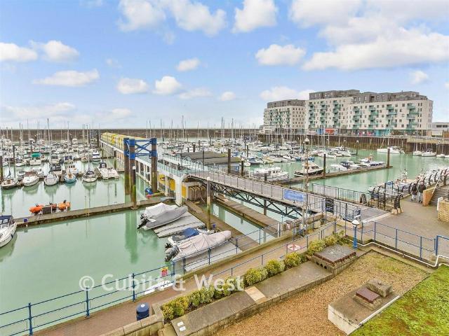 Flat for sale in Roedean