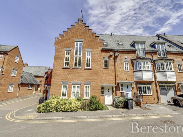 Flat for sale in The Galleries, Navestock Side