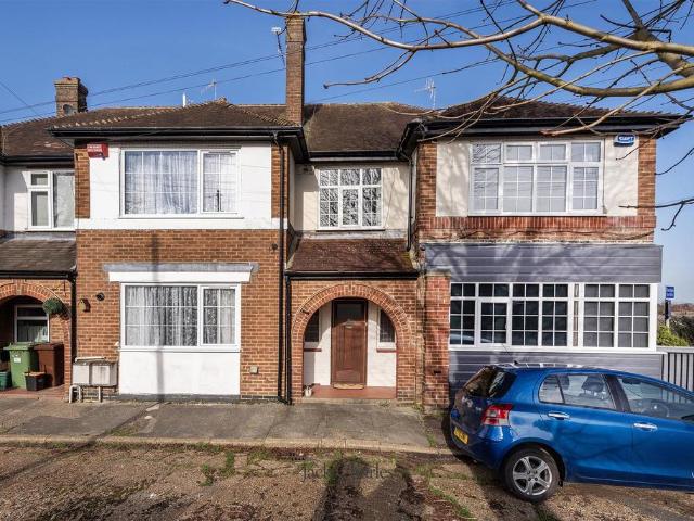 Flat for sale in Romford, Sandown Park