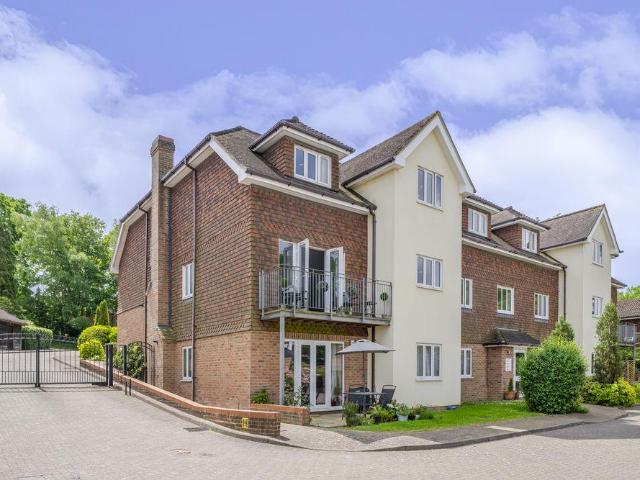 Flat for sale in Heathlands, East Sussex