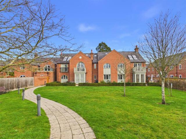 Flat for sale in Tiddington, Alderminster