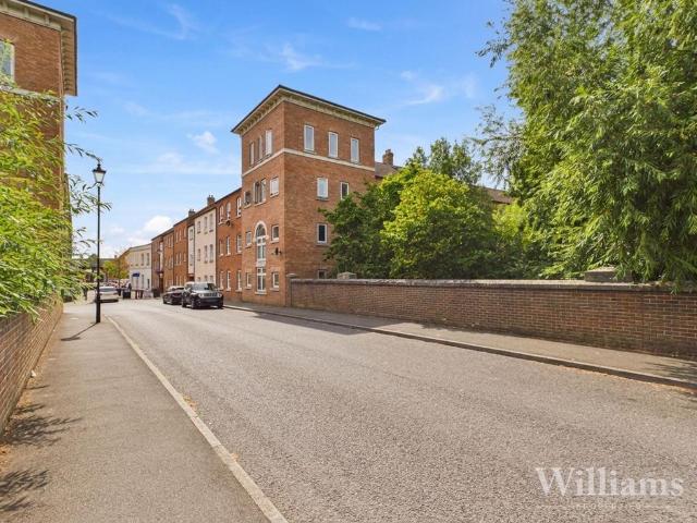 Flat for sale in Coldharbour, Buckinghamshire