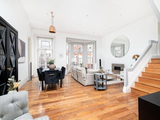 Flat for sale in Mayfair, Greater London